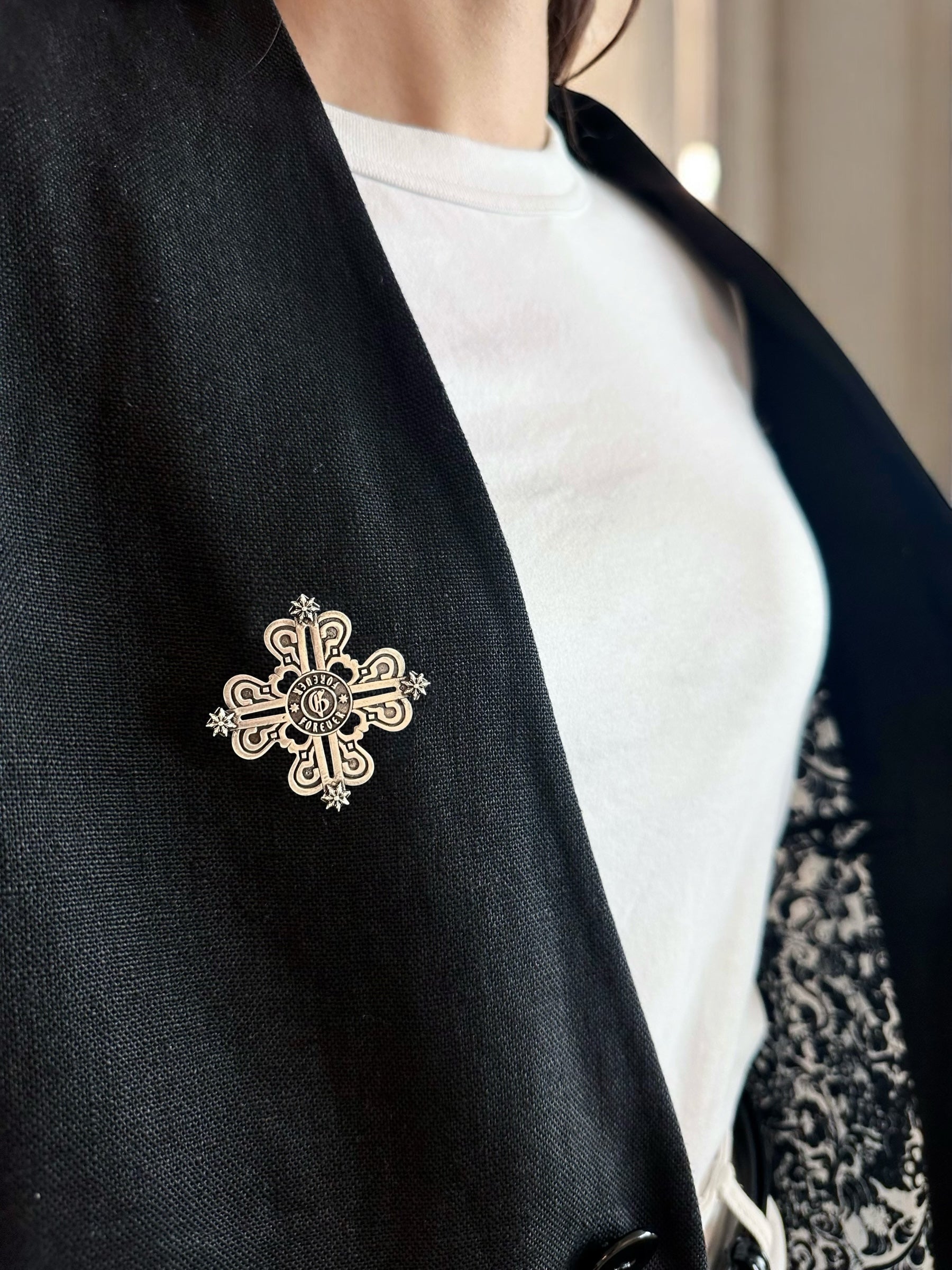 经典款古银色胸针 