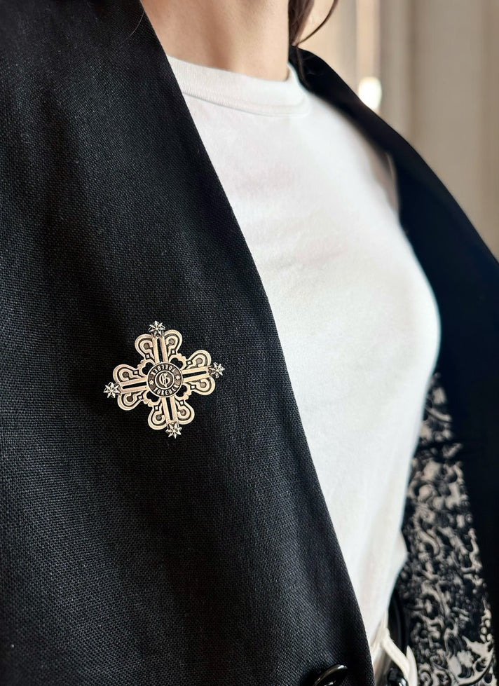 经典款古银色胸针 