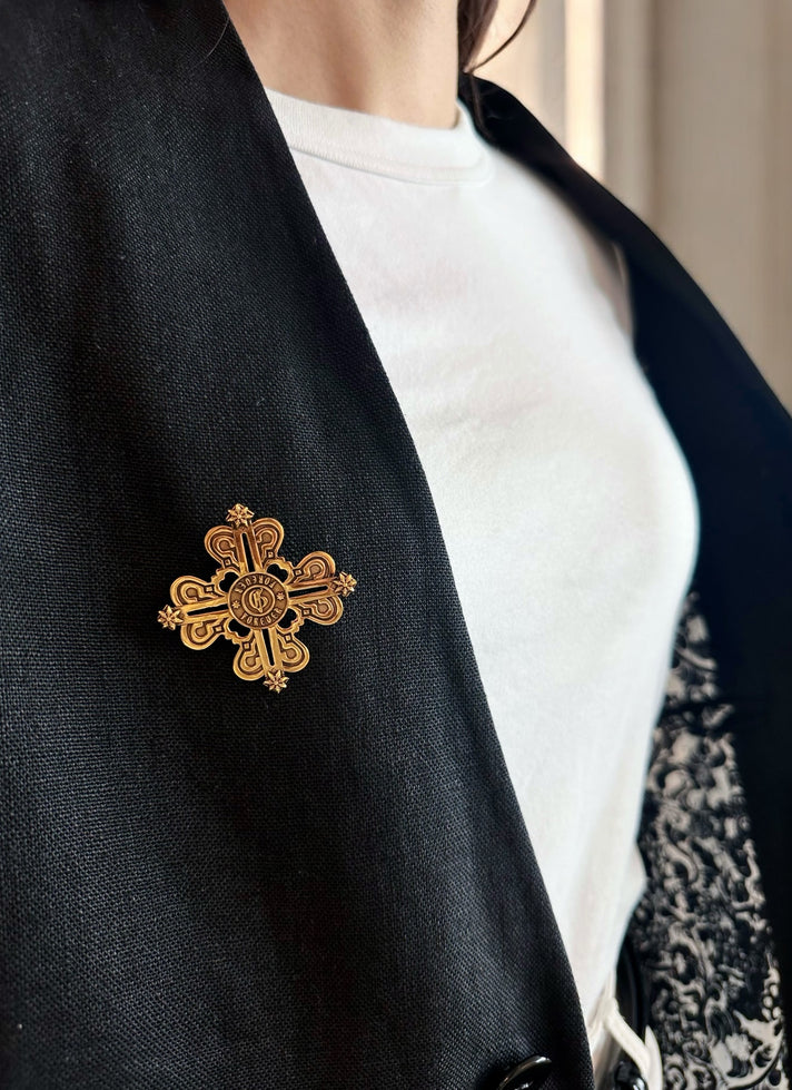 Signature Brooch in Antique Gold