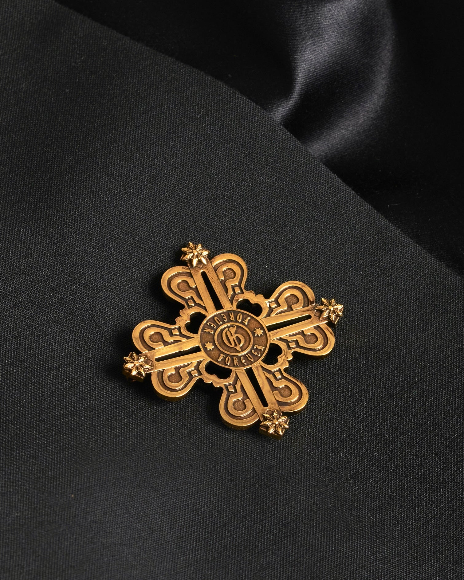Signature Brooch in Antique Gold