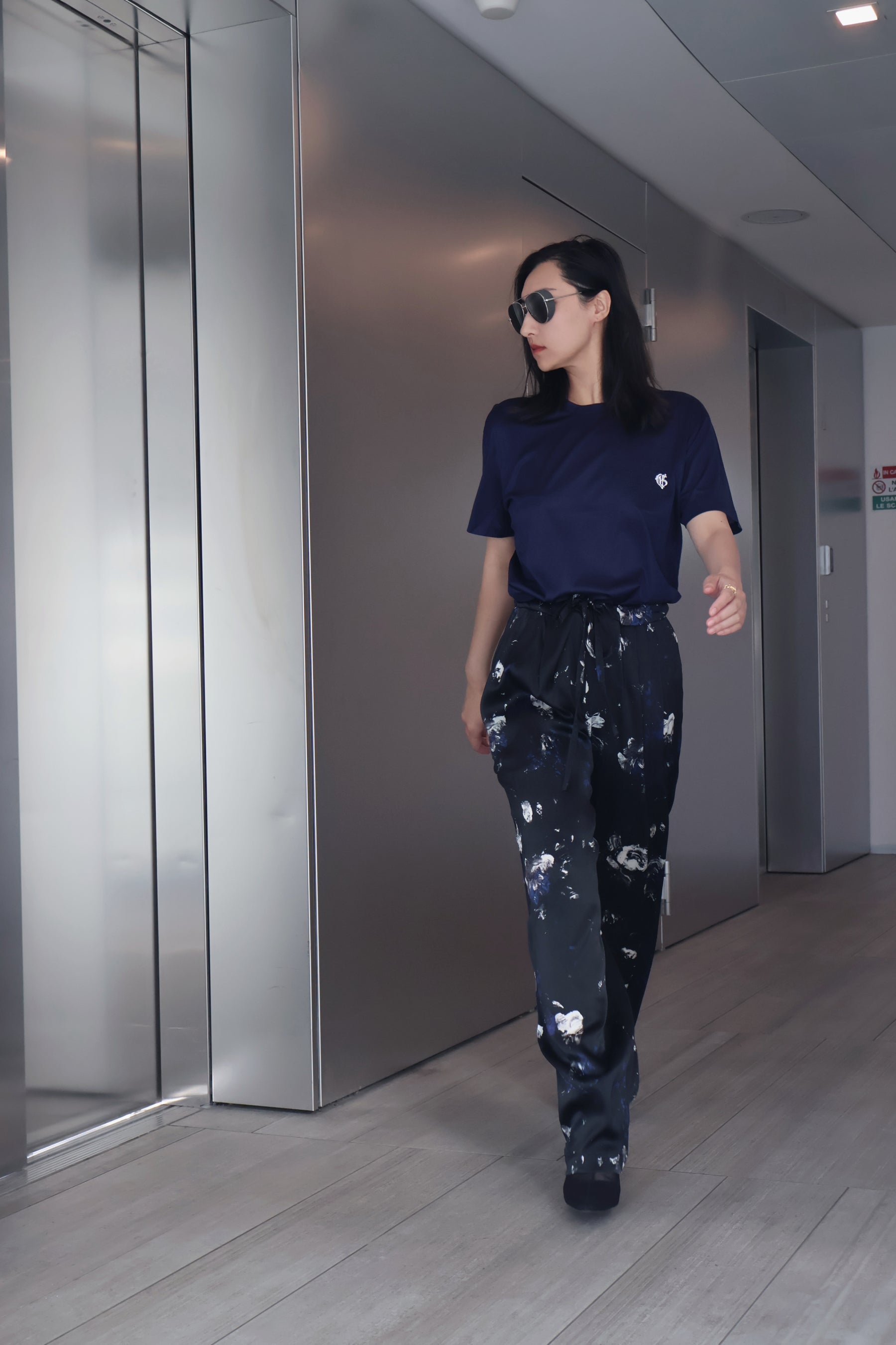 蓝色宽松Logo T恤 