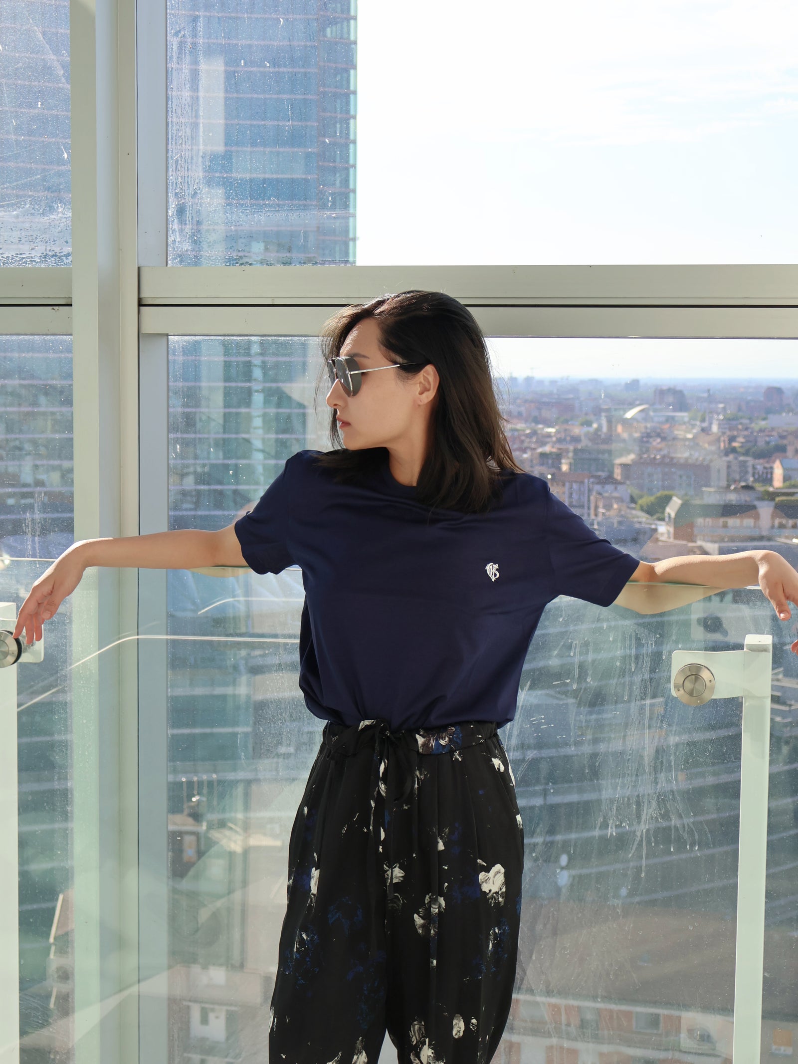 蓝色宽松Logo T恤 