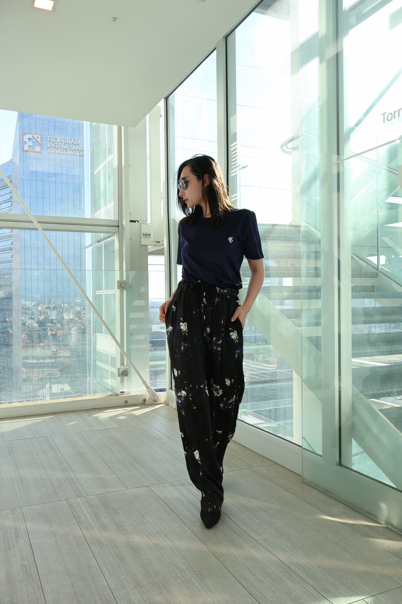 黑色宽松Logo T恤 