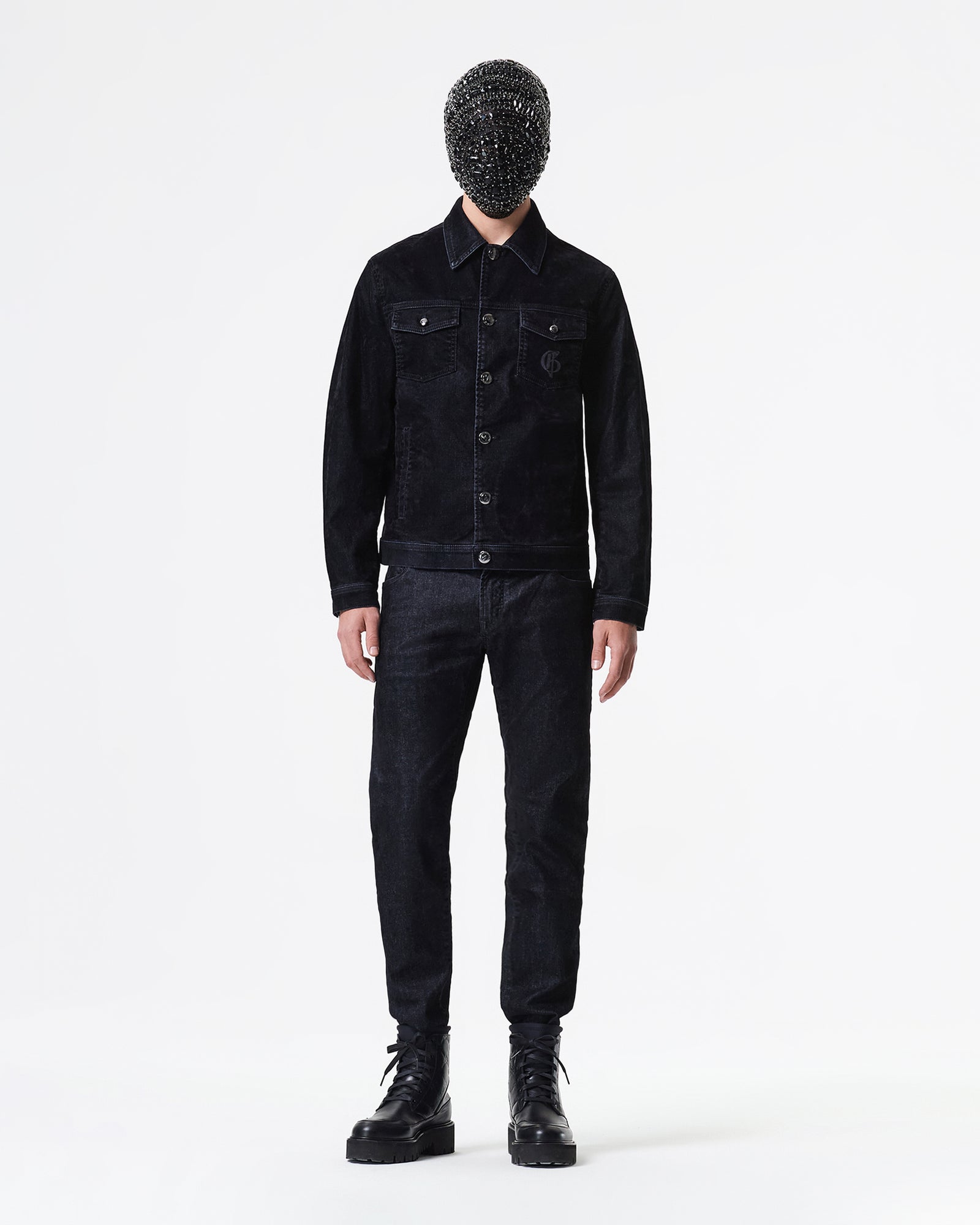 黑色带有口袋夹克