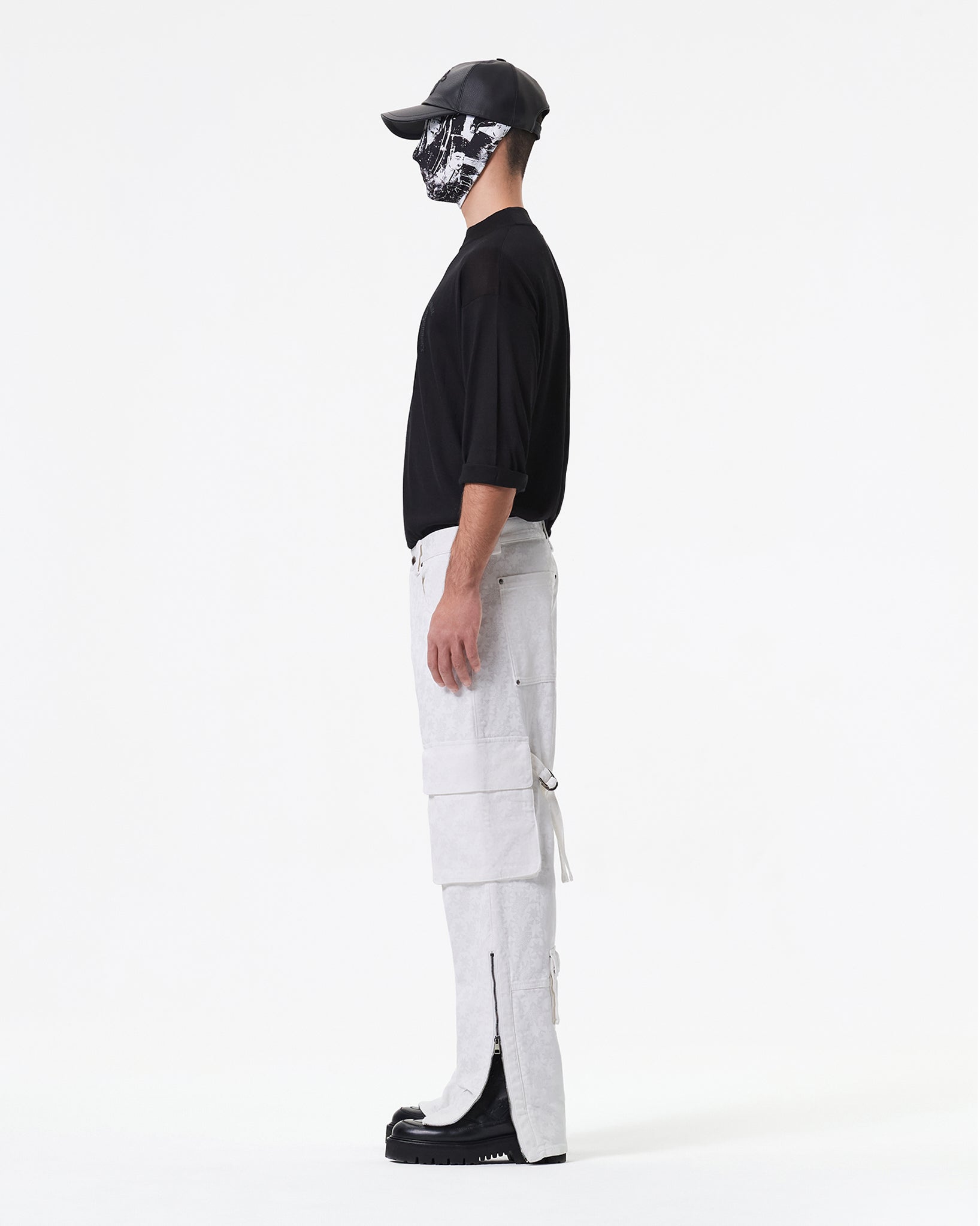 带口袋的白色七芒星牛仔裤