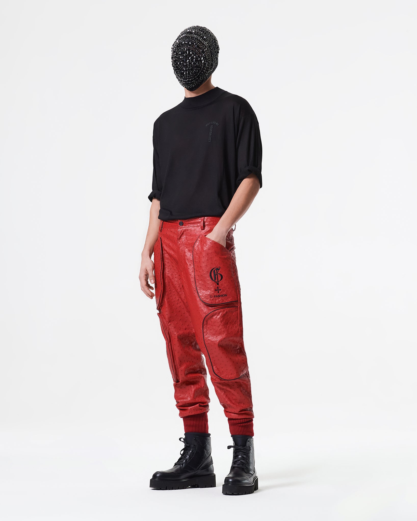 红色鸵鸟皮慢跑裤